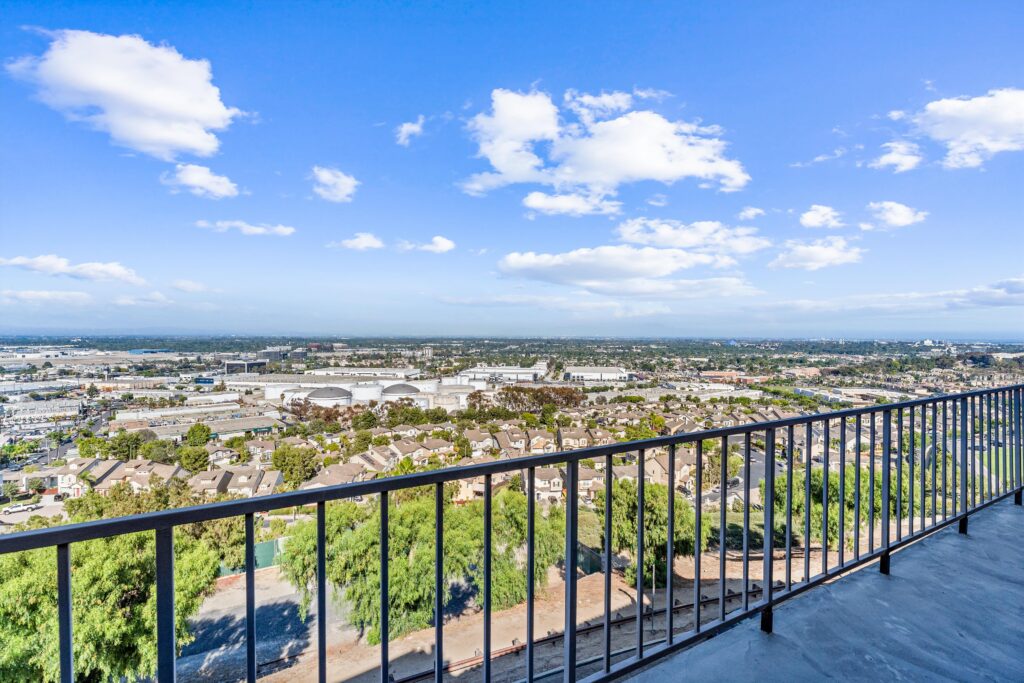 2700 E Panorama Way #402, Signal Hill, CA 90755